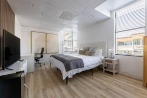 Corner view King bed room center of Pasadena